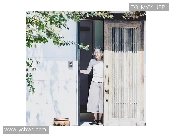 足球明星与家庭主妇的生活交集与梦想碰撞的温馨故事