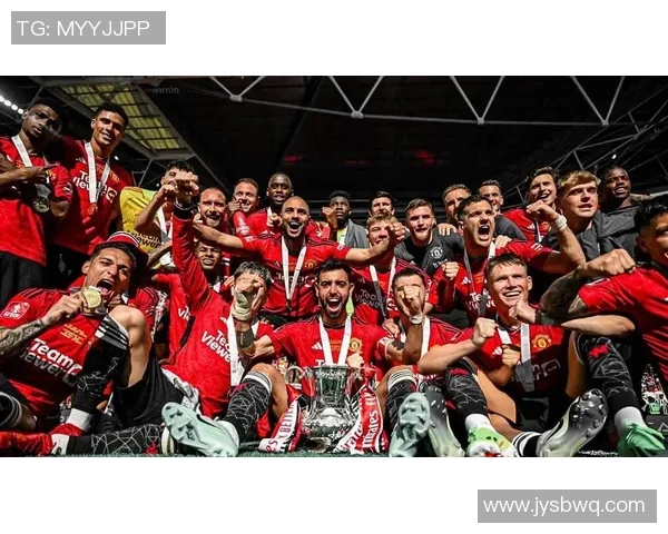 足球明星在各大俱乐部的辉煌历程与成就解析 足球明星在各大俱乐部的辉煌历程与成就解析